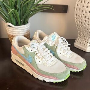 Like New -  Nike Air Max Green, Pink, and Blue Sneakers Size 8